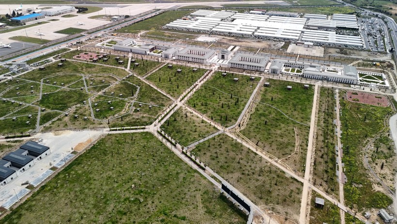 Atatürk Havalimanı’nın pistleri kaykay pisti oldu: Zarar 22,5 milyar lira - Resim : 3