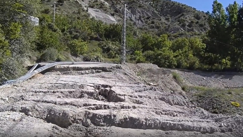 Tortum Şelalesi yakınlarında heyelan - Resim : 1