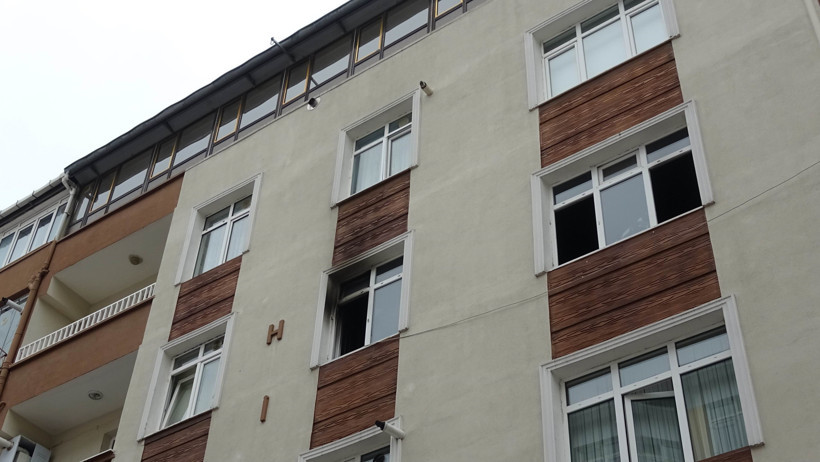 Babasına kızıp evi ateşe verdi - Resim : 1