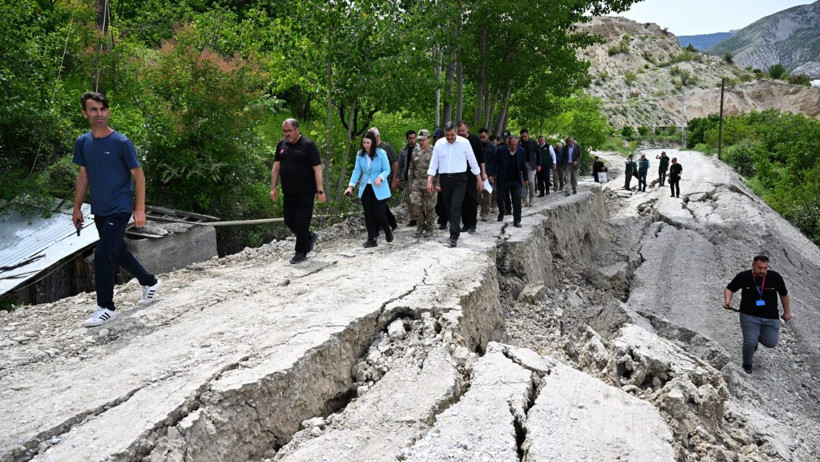 Toprak kaydı: Hasarlı 38 ev tahliye edildi - Resim : 1