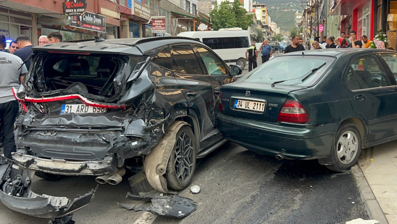 Kontrolden çıkan kepçe önüne geleni biçti - Resim : 1