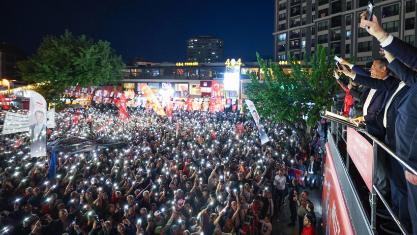 'Millet İradesine Sahip Çıkıyor' On binler bu kez Esenler'de - Resim : 7