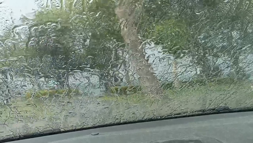 Kimse beklemiyordu: İstanbul'da bir anda dolu yağdı - Resim : 1