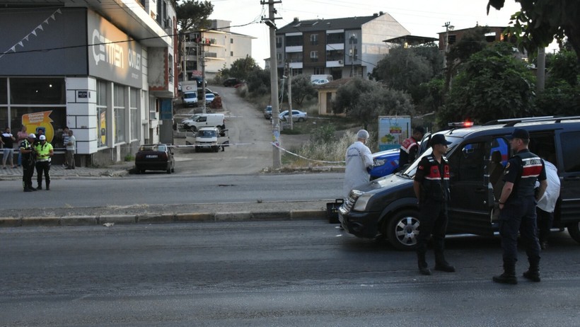 İzmir'de otomobile silahlı saldırı: 3 ölü, 3 yaralı - Resim : 4