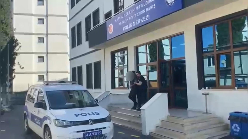 Taciz şüphelisi kendini tokatladı, etrafa saldırdı - Resim : 1