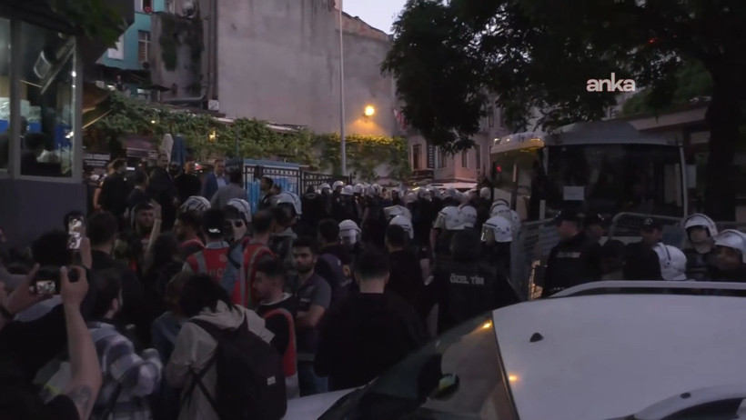 Gezi Parkı eylemleri anması sonrası çok sayıda kişi gözaltına alındı - Resim : 2