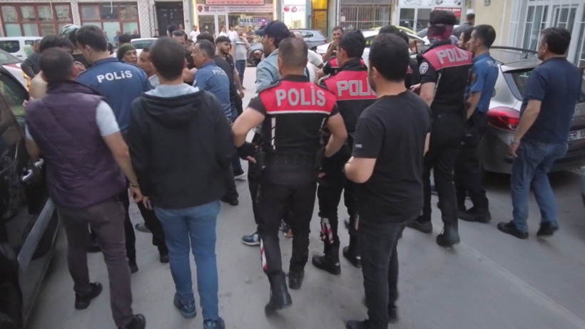 Korna kavgası meydan savaşına dönüştü: 5 yaralı, 10 gözaltı - Resim : 1