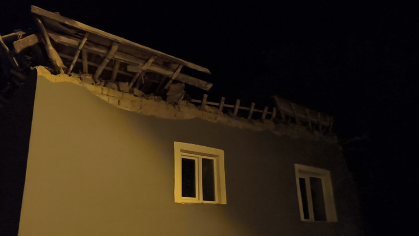 Sağanak faciaya neden oldu: Bir ev yıkıldı, 3 ev tahliye edildi - Resim : 1