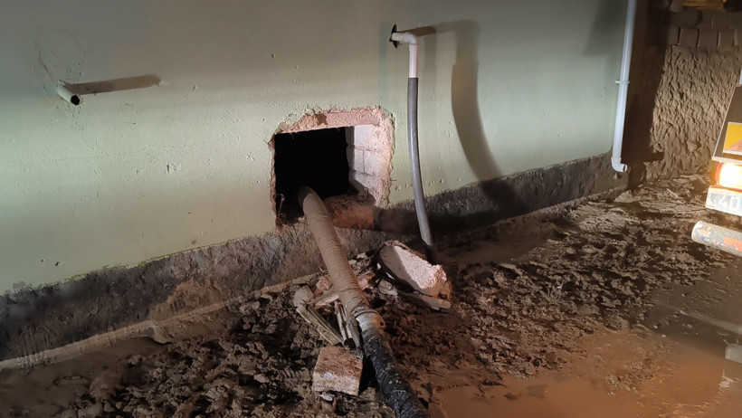 Sağanak faciaya neden oldu: Bir ev yıkıldı, 3 ev tahliye edildi - Resim : 3