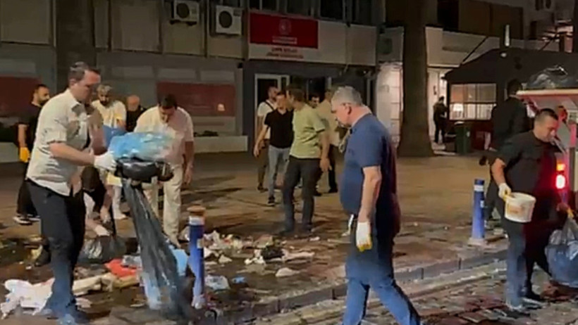 İşçiler greve gitti başkan gece yarısı çöp topladı - Resim : 3