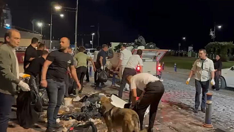 İşçiler greve gitti başkan gece yarısı çöp topladı - Resim : 2