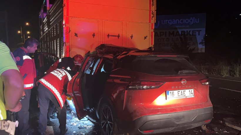 Cip kamyona ok gibi saplandı: Sürücü feci şekilde can verdi - Resim : 1