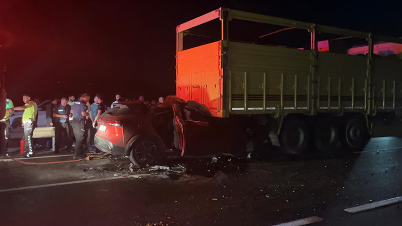 Cip kamyona ok gibi saplandı: Sürücü feci şekilde can verdi - Resim : 2