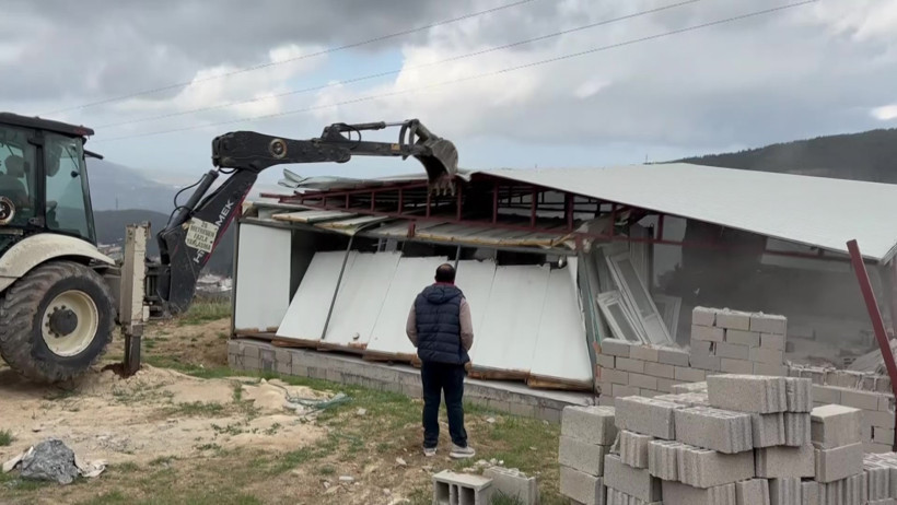'Kesinlikle izin vermeyeceğiz' deyip evlere kepçeyi vurdu - Resim : 2
