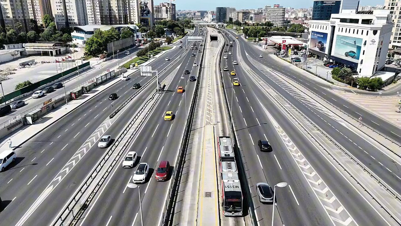 İstanbul'da bayram sakinliği: Yollar boş kaldı - Resim : 1