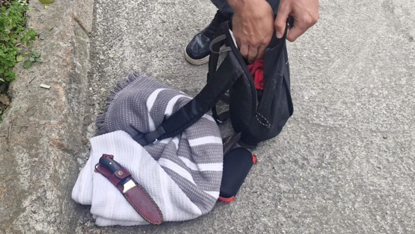 Zorla çiçek vermek istediği kadına bıçak çekti - Resim : 1