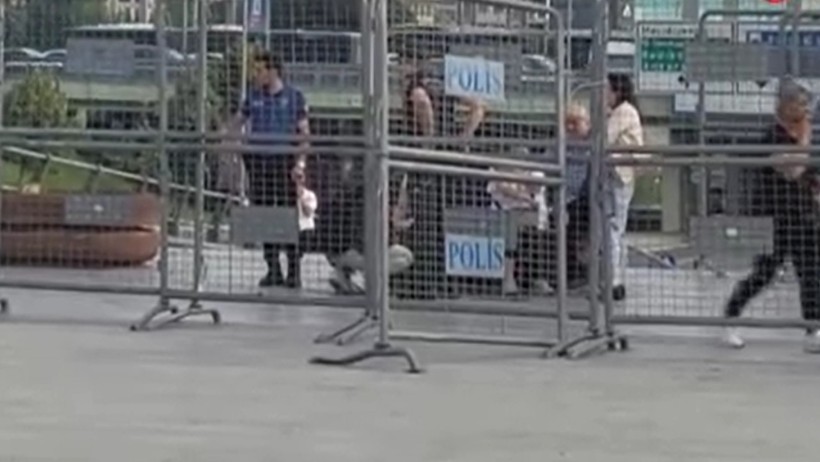 Adliye önündeki bariyer iki kadın memurun üzerine devrildi - Resim : 1