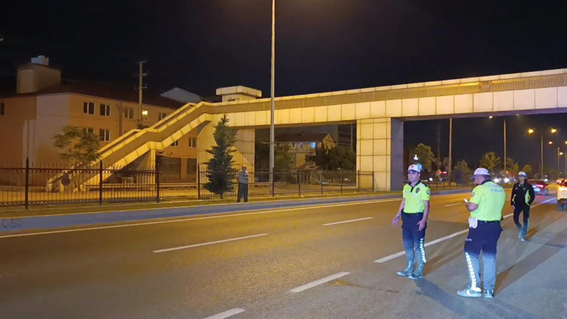 Bursa'da yolun karşısına geçmeye çalışan kadına otobüs çarptı - Resim : 1