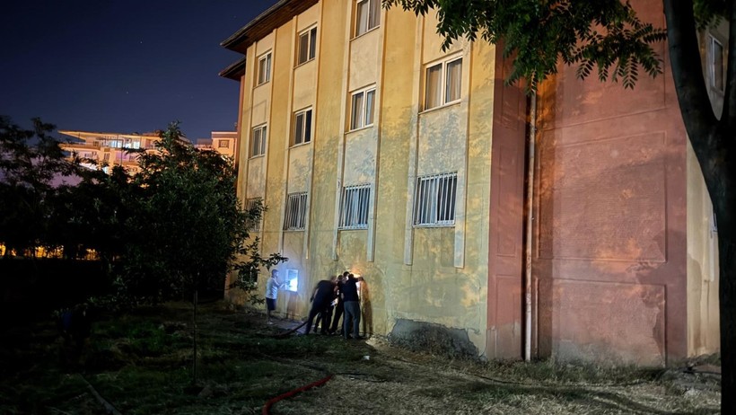 Polis lojmanında yangın: Çok sayıda yaralı var - Resim : 1