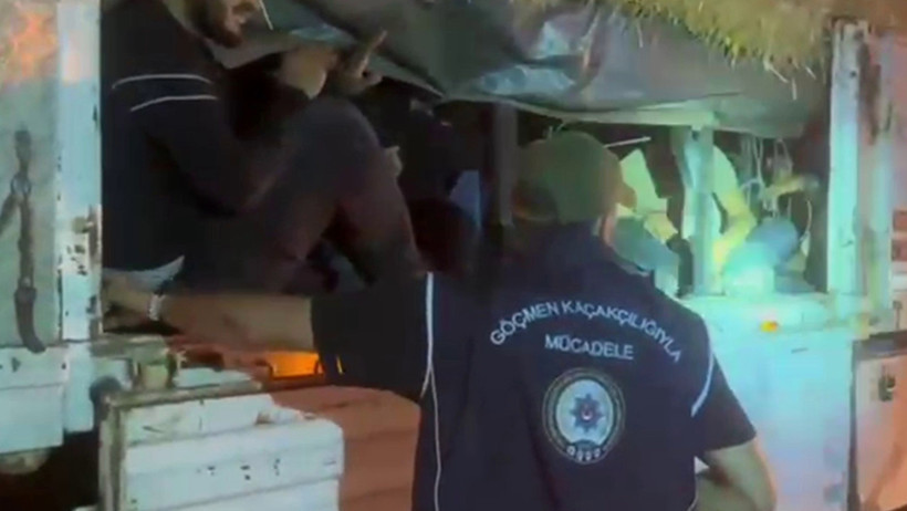 Saman balyalarının altından çıktılar! Tam 31 kişi... - Resim : 1