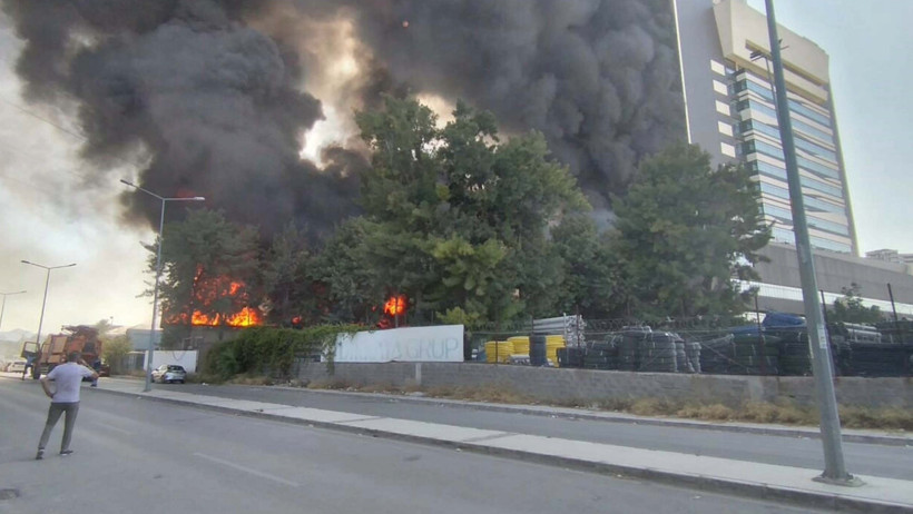 Fabrikada başlayan yangın hastaneye sıçradı - Resim : 2