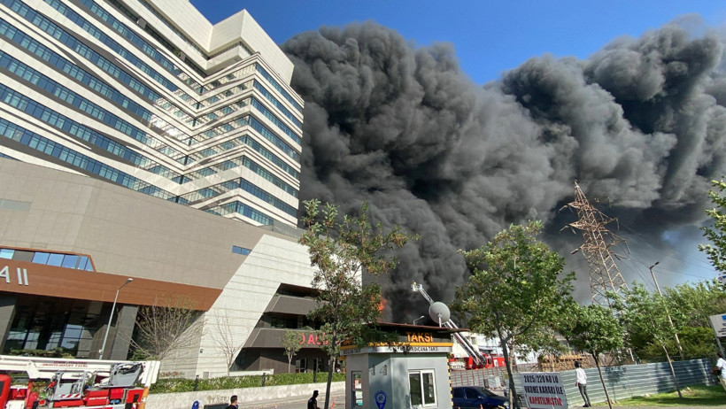 Fabrikada başlayan yangın hastaneye sıçradı - Resim : 3