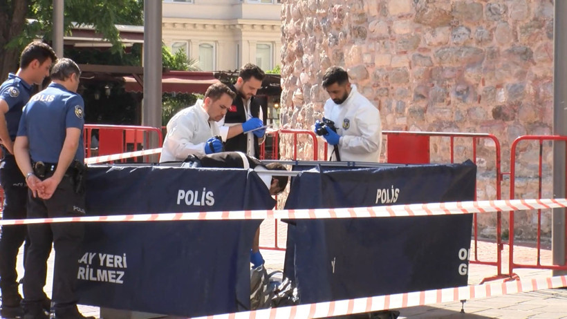 Galata Kulesi'nden düşüp öldü - Resim : 1