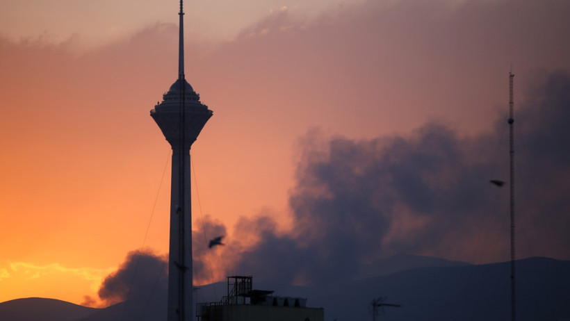 İsrail, İran’ın devlet televizyonunu vurdu - Resim : 1