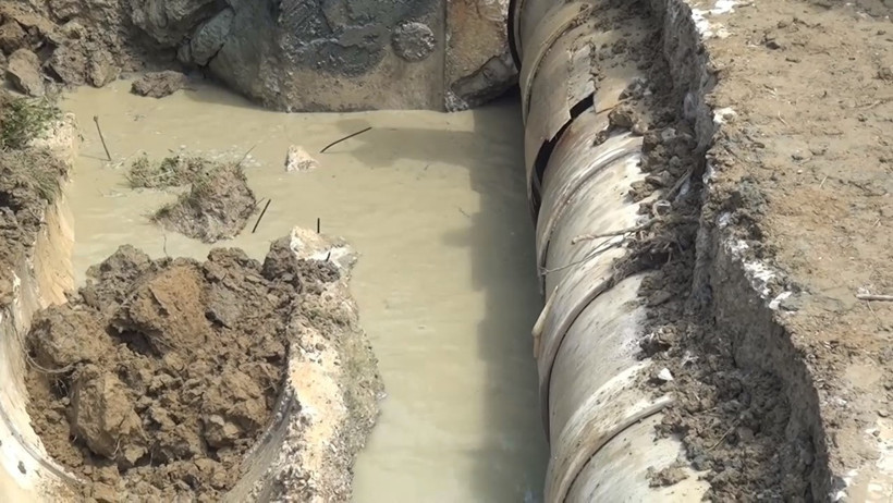Karasu Ovası kuruyor! Bir boru yüzünden binlerce dönüm tarla tehlikede - Resim : 1