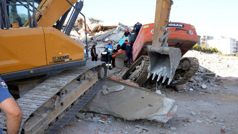 Yıkım sırasında facia! Enkaz altından acı haber - Resim : 1