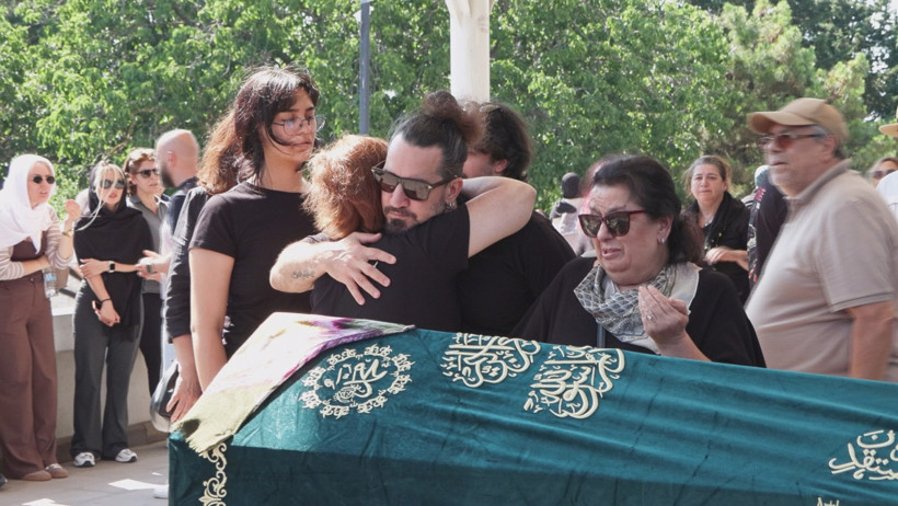 İnci Manço son yolculuğuna uğurlandı - Resim : 2