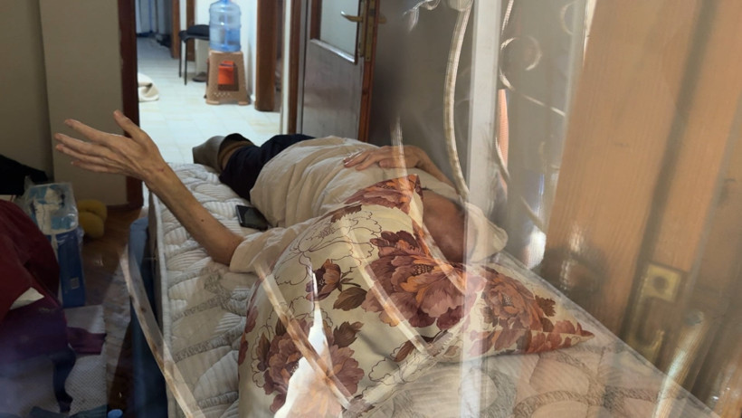 Babası inim inim inledi, o yardıma gelenlere çıkıştı: Kim aradı itfaiyeyi? - Resim : 1