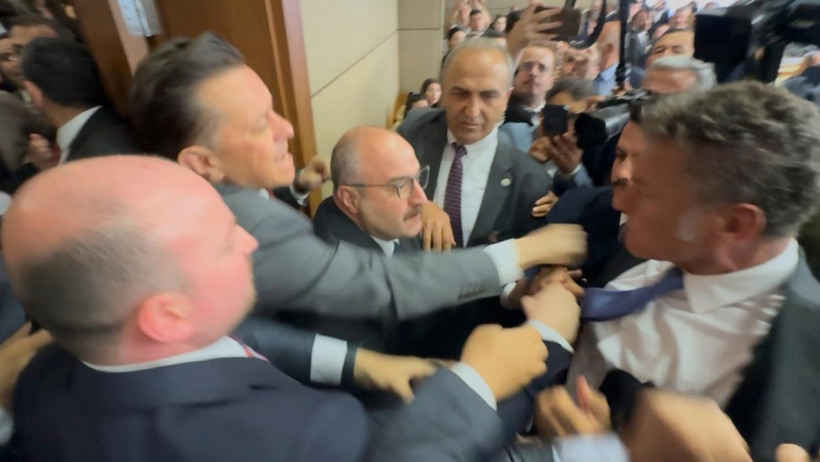 Köylüler komisyona alınmadı, Meclis'te arbede çıktı - Resim : 1