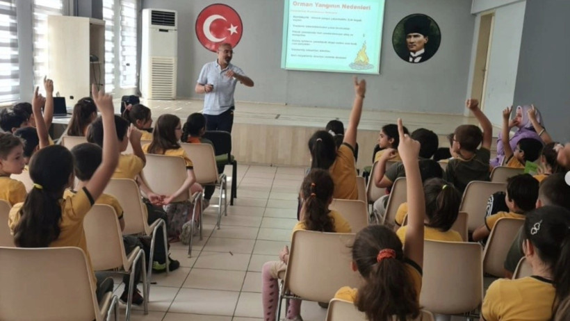 Karne günü hayatını kaybetti, öğrencileri gözyaşı döktü - Resim : 1