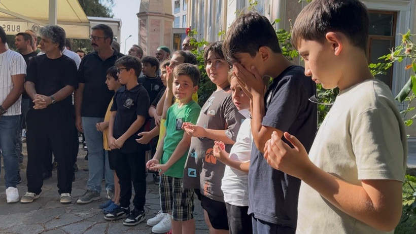 Karne günü hayatını kaybetti, öğrencileri gözyaşı döktü - Resim : 3