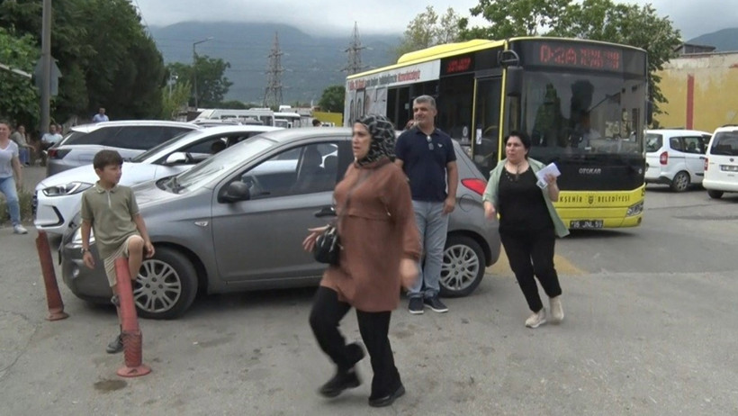 Kahraman şoför YKS'ye geç kalan öğrenciler için kapıları açtırdı - Resim : 2