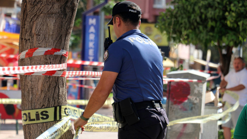 Kolon patladı! Eşyalarını bile alamadan binayı boşalttılar - Resim : 2