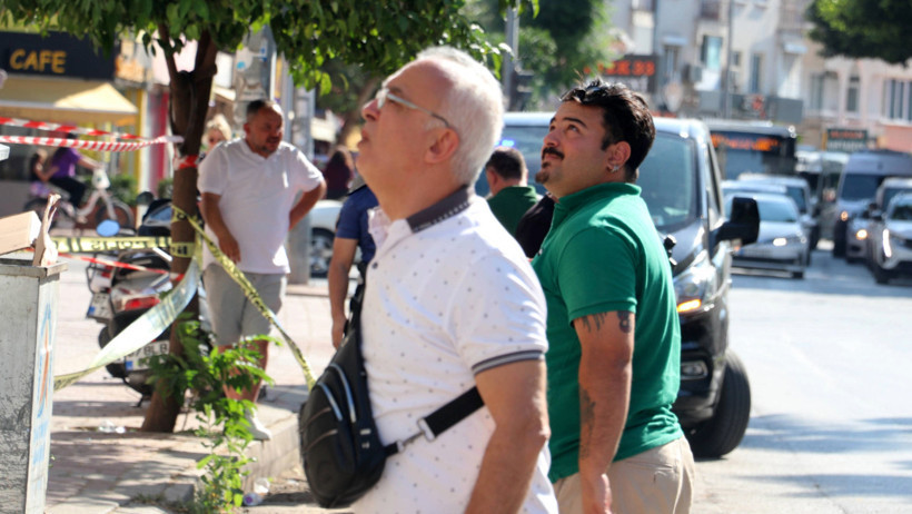 Kolon patladı! Eşyalarını bile alamadan binayı boşalttılar - Resim : 3