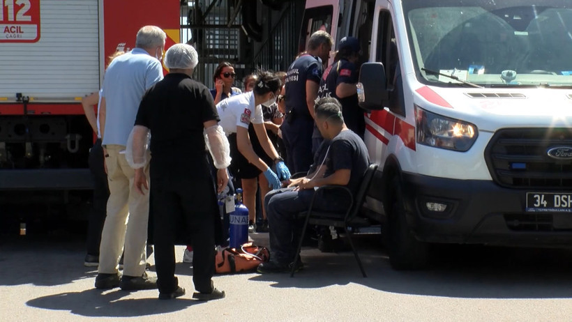 Ümraniye'deki fabrika yangınında 10 işçi hastaneye kaldırıldı - Resim : 1