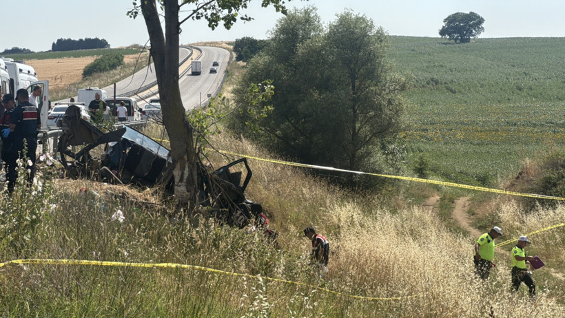 Feci kazada can pazarı: 2'si çocuk 5 kişi öldü - Resim : 2