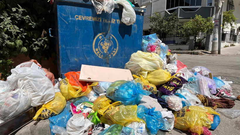 Maaşını alamayan işçiler eylemde, çöpler yerde - Resim : 2