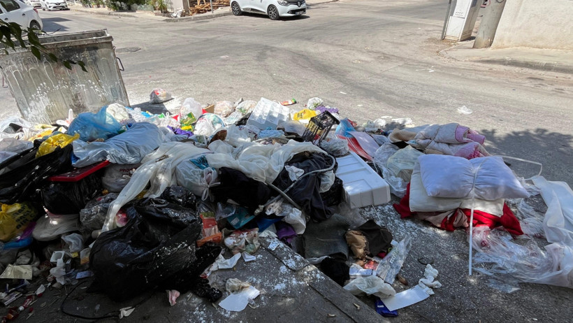 Maaşını alamayan işçiler eylemde, çöpler yerde - Resim : 1