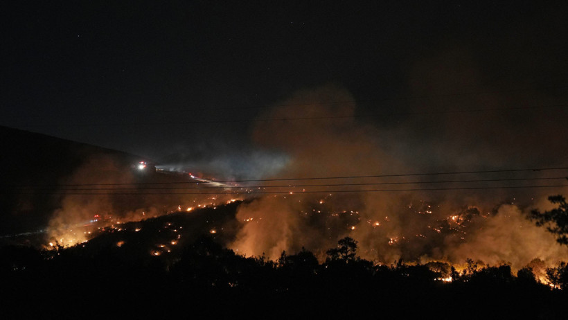 Foça-Aliağa arasında yangın! Alevler ilerliyor, evler tahliye edildi - Resim : 1