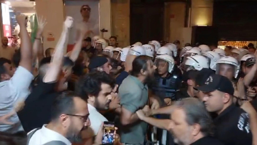 Leman'a soruşturma açıldı, 4 kişi için gözaltı kararı verildi: Dergi binası saldırıya uğradı - Resim : 2