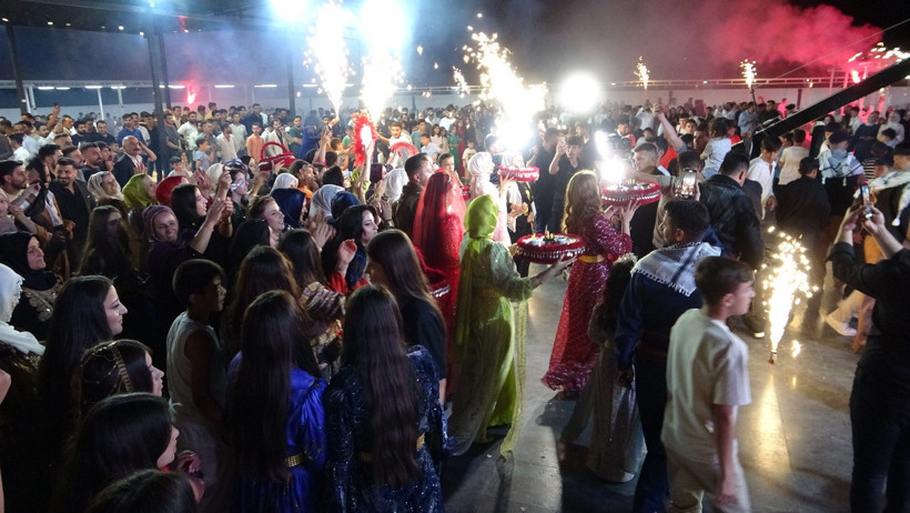 İki gün süren düğünde takılanları 14 kişi saydı - Resim : 3