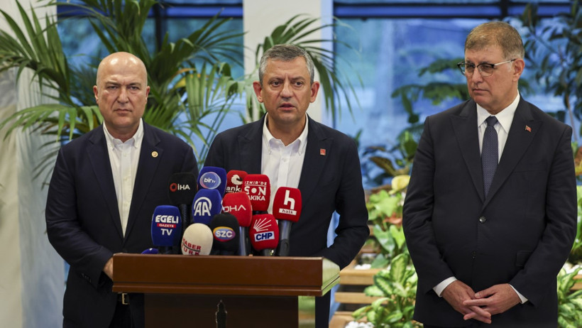 Özel'den Erdoğan'a karikatür yanıtı: Dön, Tekirdağ vekilinle uğraş - Resim : 1