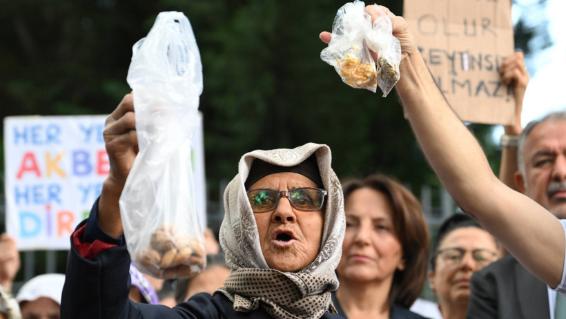 Meclis'in kapısında yükselen feryat: Yapmayın - Resim : 2