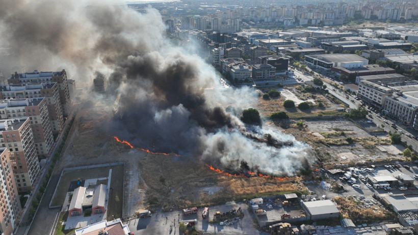 Beylikdüzü’nde otluk alanda yangın - Resim : 1