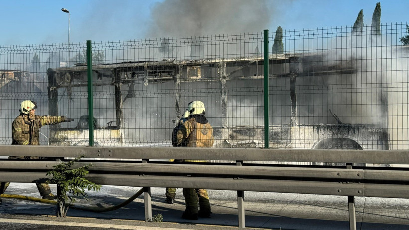 Bakırköy’de metrobüs yangını - Resim : 2