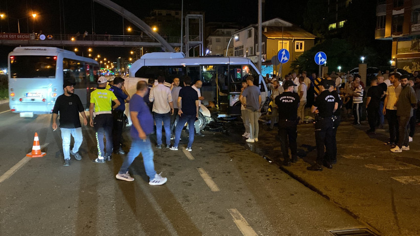 Rize'de gece yarısı can pazarı: Yolcu minibüsü ile araç çarpıştı, 10 yaralı - Resim : 1